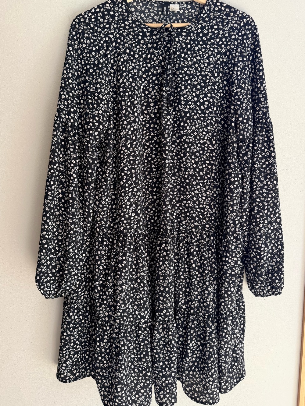 H&M Black and White Floral Tiered Dress